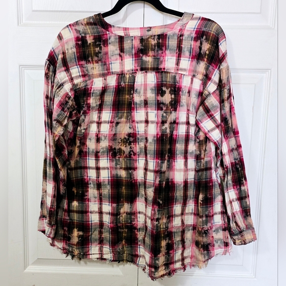 MYSTREE Women's Size Medium Pink & Black Long Sleeve Frayed Button Down Shirt - Picture 2 of 2